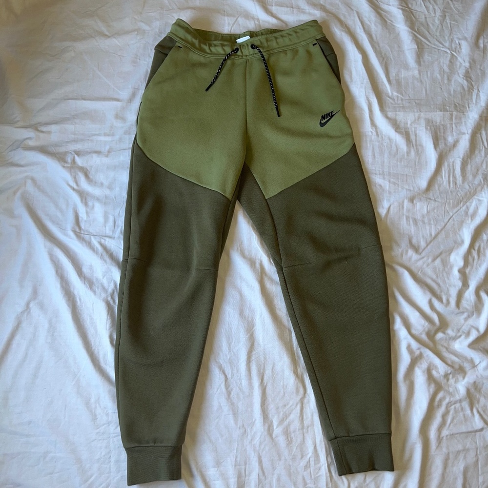 Nike tech fleece pants